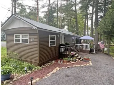 Beautiful, cozy 2 bedroom house on Brantingham Lake!