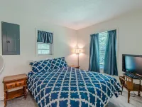 Waterfront Cabin - Family and Dog Friendly Hotels in Hardy County