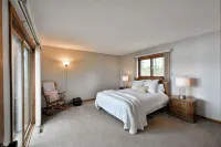 Beautiful Lakeside Cabin on Long Lake