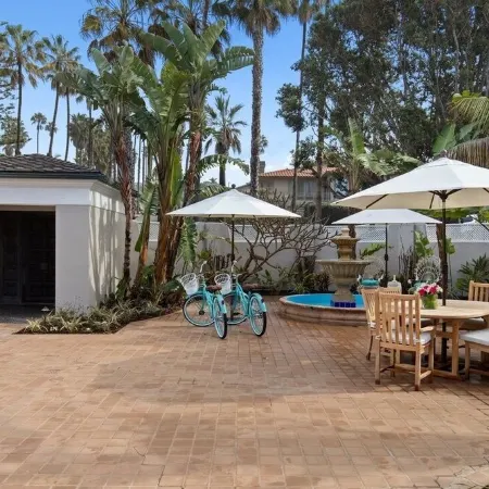 Beachfront Windansea Escape ideal for families
