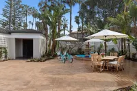 Beachfront Windansea Escape ideal for families