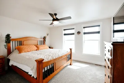 Cozy townhouse near Yellowstone River. Pet friendly.