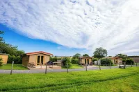 New Cosy Lodge - Self Contained In Rural Location