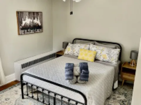 5 Bedroom Home Near Cooperstown, Dreams Park & All Star Village. Sleeps 13. Hotels in Hartwick