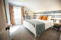 Stylish Highland Park Home Near Popular Hotspots Hotels in Saint Paul