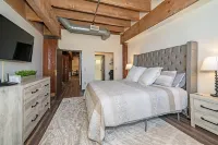 Lake Superior Loft - Sleeps 10, Heart of Canal Park, Lake Superior View - Apartments
