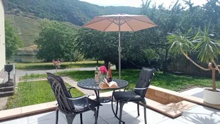 Neues Ferienhaus mit Herrlichem Ausblick auf die Mosel Отели рядом с достопримечательностью «Trailsport»