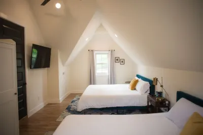 "The Primm Loft" Private, Spacious, Clean & New Hotels near Technology Engagement Center