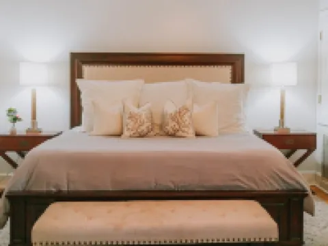 The King Suite - perfect location in Ocean Springs. Only 1 block to Front Beach! Hotels in Ocean Springs