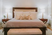 The King Suite - perfect location in Ocean Springs. Only 1 block to Front Beach!