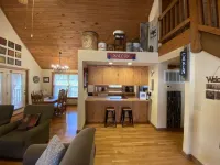 Best Rustic Cabin Retreat in StoneBridge!  Experienced host, BBQ area, SDC, A++ - 4성급