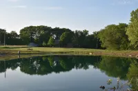 Rut & Strut Ranch - 35 minutes from Mark Twain Lake! Quiet Cabin in the woods