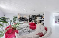 This beautiful 1 bedroom art deco 1500 sq. ft apt has its own private entrance.