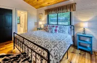 Amazing Views! Hot Tub, Dog Friendly, Game Room, Peloton!