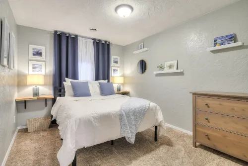 6 BR w/ Steam Shower & space for everyone, located in the heart of the valley Hotels in Juneau