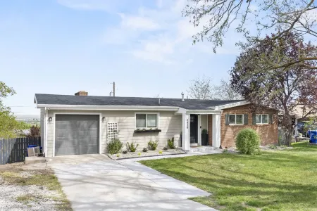 Mountainside Home close to SLC and Ski Resorts Отели в г. Баунтифул