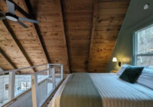 Charming Norris Lake Cabin with views and boat slip @ Marina!