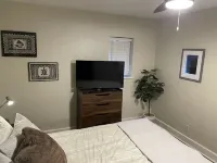 Parkside Cottage on Bidwell Park! Enjoy the trails and perfect location to all!