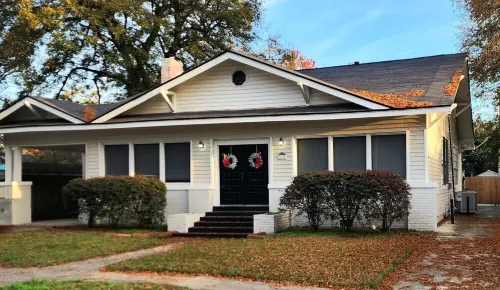 Spacious 4-bedroom house in the heart of the Garden District with ample parking.