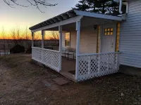 Nauvoo Country Cottage - Sleeps 12