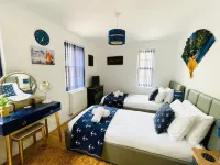 Stylish 2 bed apartment in the heart of Brixham Hotel a 