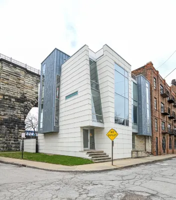 Modern retreat in the heart of Cleveland