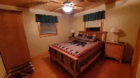 Lakeview Lounge. 3 bedroom cabin surrounded by national forest.