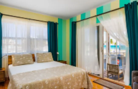 Beachfront 2 Story/3BRM/3BA/ 2 Ocean View Terraces / Free Parking