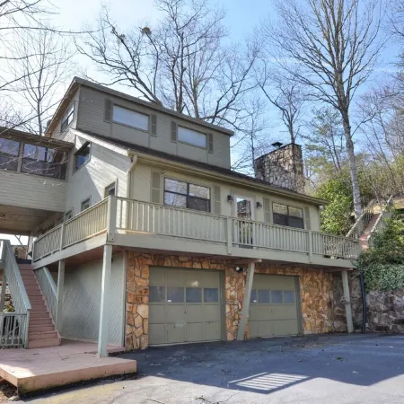 5-Star Home with Long Range View, Paved to the Door Accomodates 5 Large Vehicles