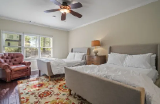 Secluded Lake Oconee 4 Bed/4 BA lakefront home w/ Private dock, 10 Min to Publix