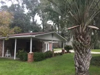 Perfect for PI graduations and Lowcountry getaways, close to PI and Sands Beach.