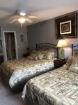 WALK-IN 2 Bedroom Sleeps 7! Lake View & Marina! 2 mi from Silver Dollar City