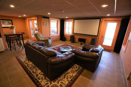 Claytor Lake waterfront, near Blacksburg, VT, RU, Blue Ridge and more. Отели в г. Дрейпер