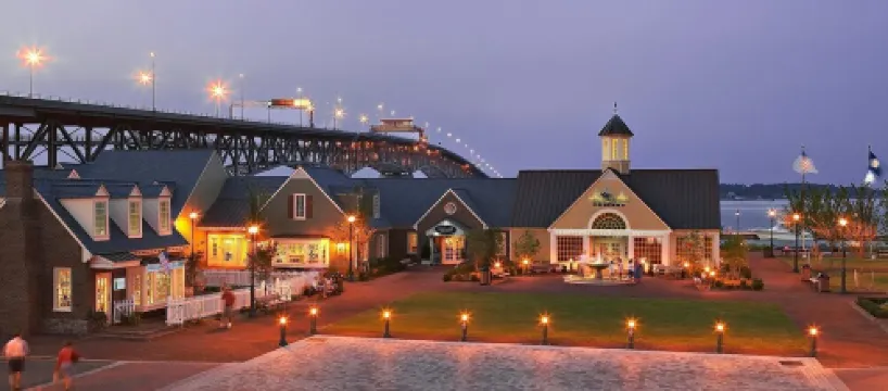 Private 2,000 Sq Ft Cottage in Historic Yorktown- w/ trolley access 約克鎮酒店