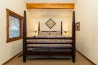 Wintergreen Retreat - bespoke luxury post & beam home on Devils Knob loop - balcon