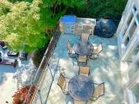 Sunrise Villa - 7000 sf: 5 king/1 queen/7 single beds, heated pool, great views Hotels near Phantom Fireworks of Buford