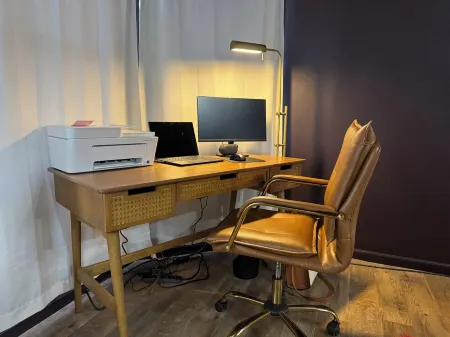 Spacious 4-bedroom house in vibrant Columbia close to the MKT trail with WiFi/AC Отели рядом с достопримечательностью «Шелтер Гарденс»