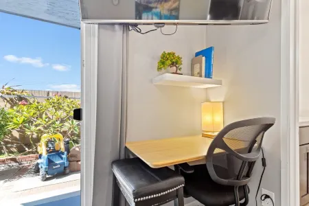 Guest Suite, Private Ent., 5 min LAX, Westchester Отели рядом с достопримечательностью «Yo San University of Traditional Chinese Medicine»