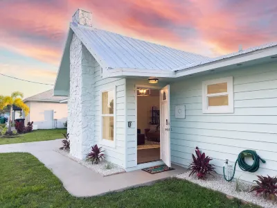 Coastal Gem: Pool, Hot Tub, King Bed, & More Hotels near Elk's Park Recreation Area