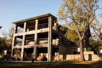 Beautiful secluded Log Home - Nestled in the country!