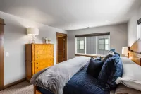Luxury Accommodations on the Park  with Big Mountain Views - balcony