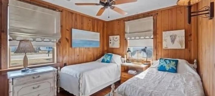 3 Bedroom, 2 Full Baths. Steps to Beach! Hotels in Kill Devil Hills
