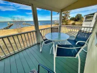 Cozy & Content River Retreat Beach Hot Tub & Games