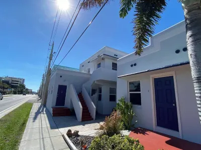 Hollywood Beach Condo. Perfect Spot to enjoy boating  South Florida Lifestyle