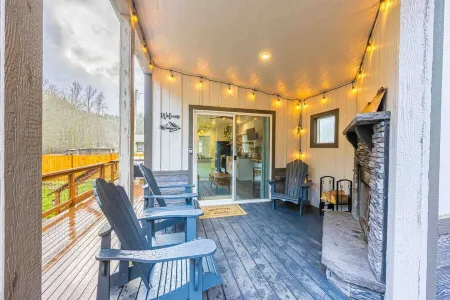 Rivers Edge:river side tiny home