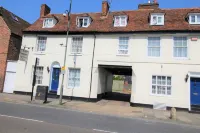2 Bedroom City Centre Cottage set in a Private Courtyard