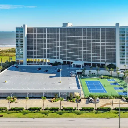 Three bed room, beach- front  end unit with magnificent views, on the11 floor.