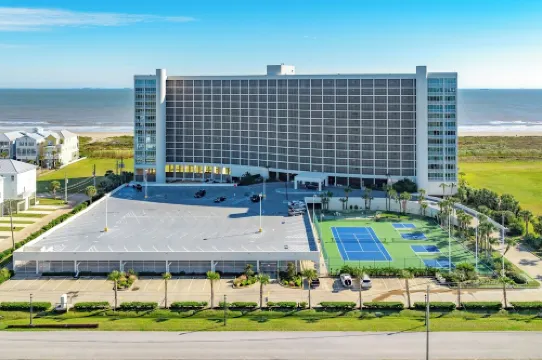 Three bed room, beach- front  end unit with magnificent views, on the11 floor.