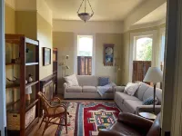 Spacious modernized 5-bedroom farmhouse on vineyard فنادق في Oakley