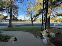 luxurious Charming 2-bed house with WiFi and AC with arcade pac-man pet friendly